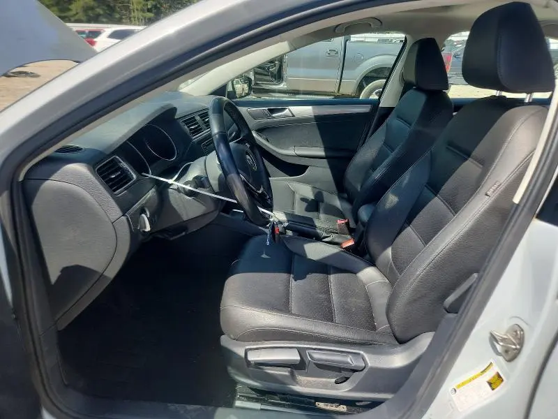 2017 VOLKSWAGEN JETTA SE  