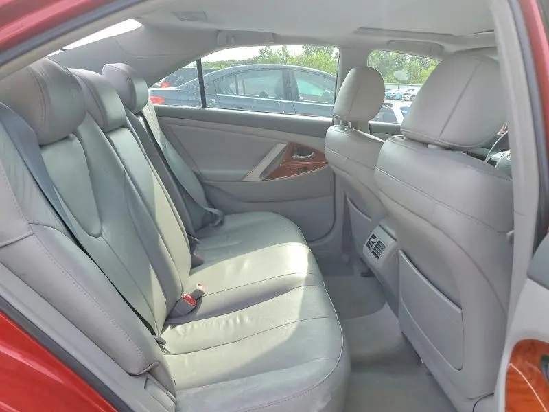 2011 TOYOTA CAMRY XLE V6  