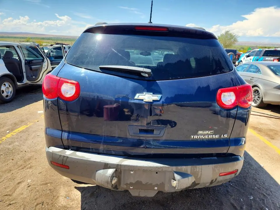 2011 CHEVROLET TRAVERSE LS  
