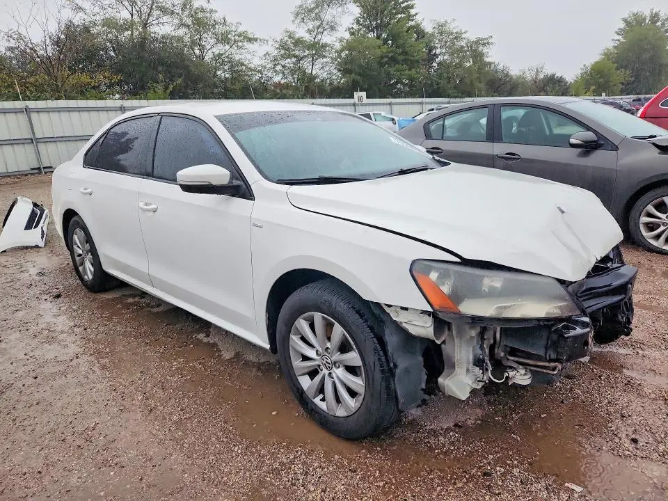 2015 VOLKSWAGEN PASSAT S  