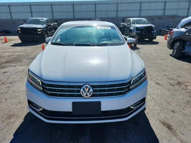 2018 VOLKSWAGEN PASSAT SE  