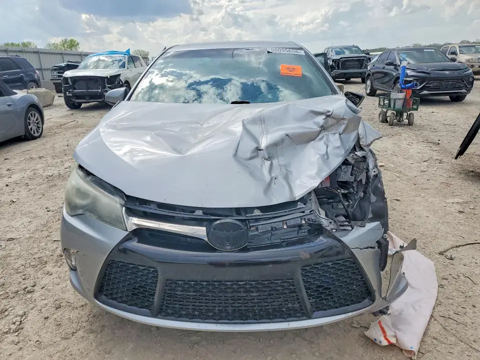 2015 TOYOTA CAMRY SE  