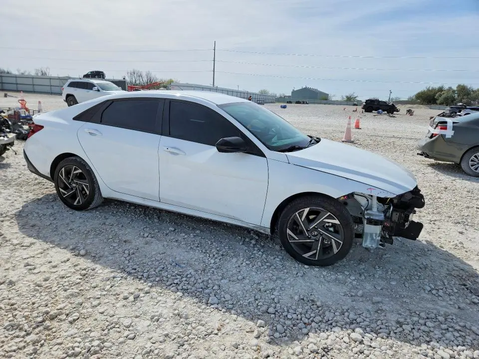 2025 HYUNDAI ELANTRA SEL SPORT  