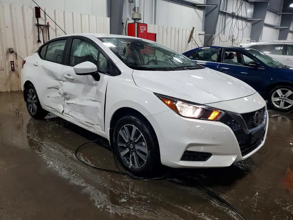 2022 NISSAN VERSA SV  