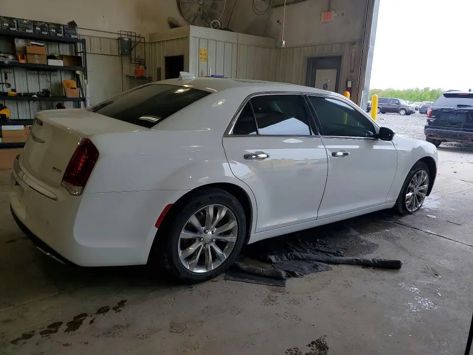 2019 CHRYSLER 300 LIMITED  