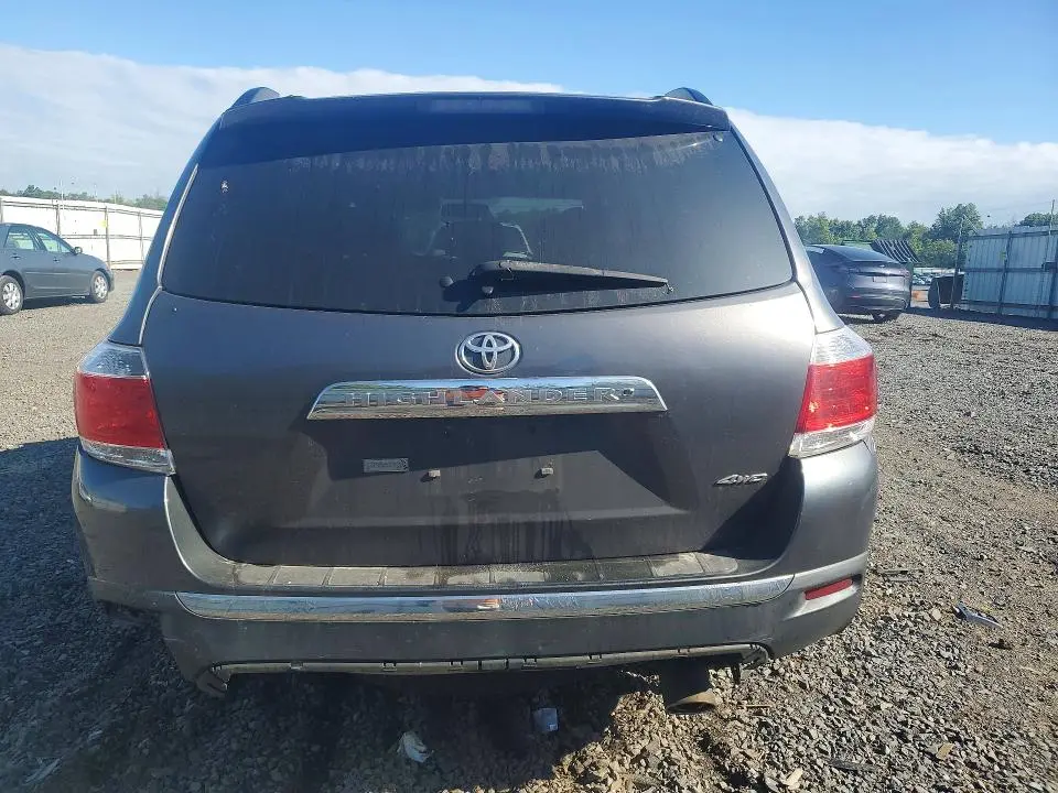 2013 TOYOTA HIGHLANDER LIMITED  
