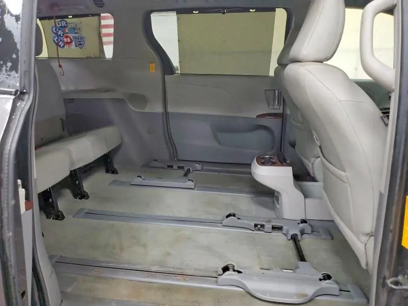 2014 TOYOTA SIENNA XLE 7-PASSENGER  