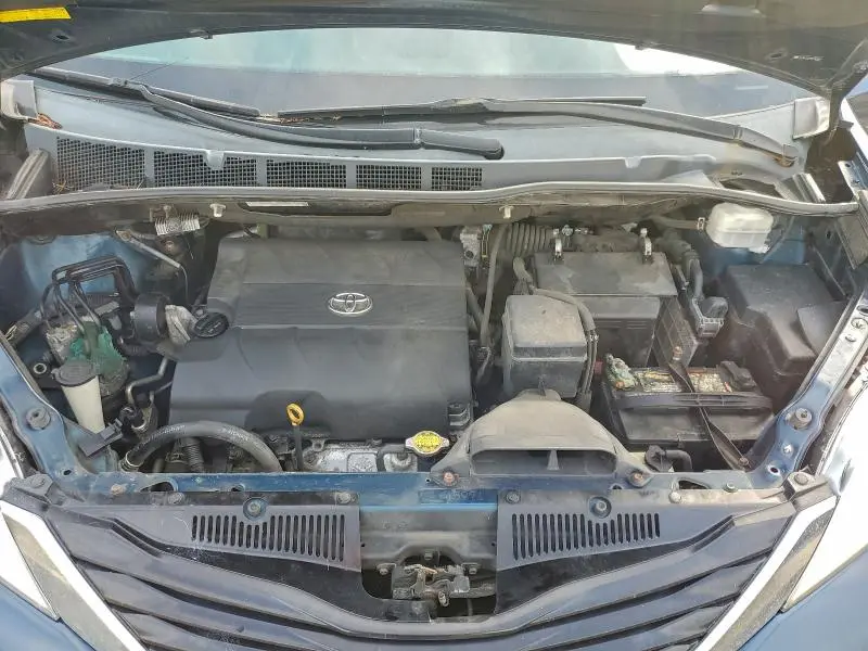 2011 TOYOTA SIENNA LE  