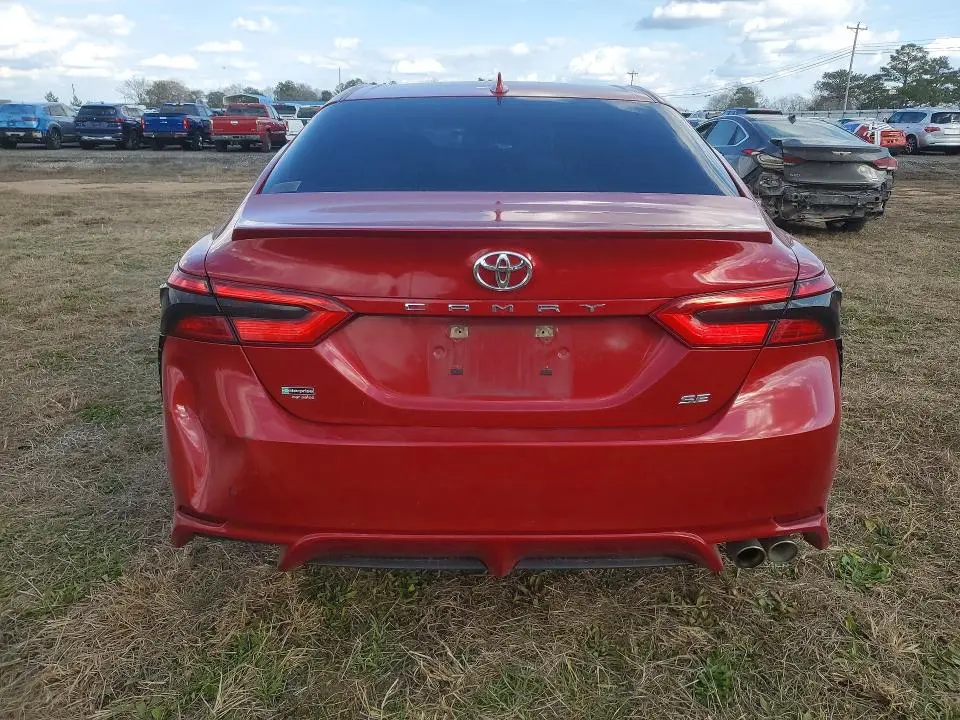 2021 TOYOTA CAMRY SE  