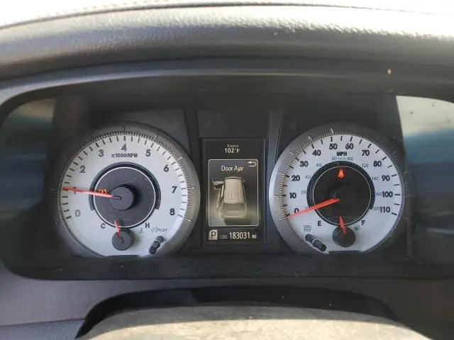 2017 TOYOTA SIENNA SE  