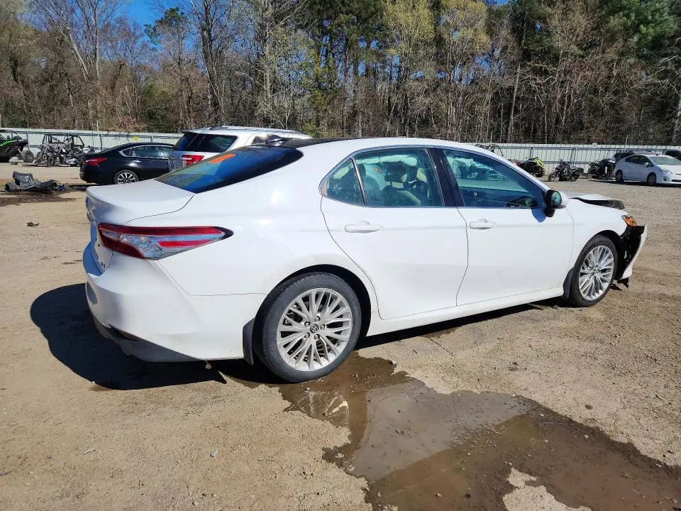 2018 TOYOTA CAMRY XLE  