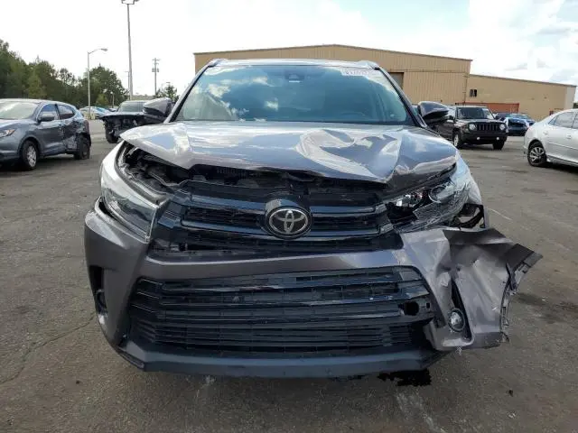 2019 TOYOTA HIGHLANDER SE  