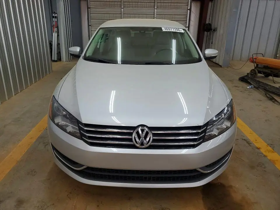 2013 VOLKSWAGEN PASSAT SE  