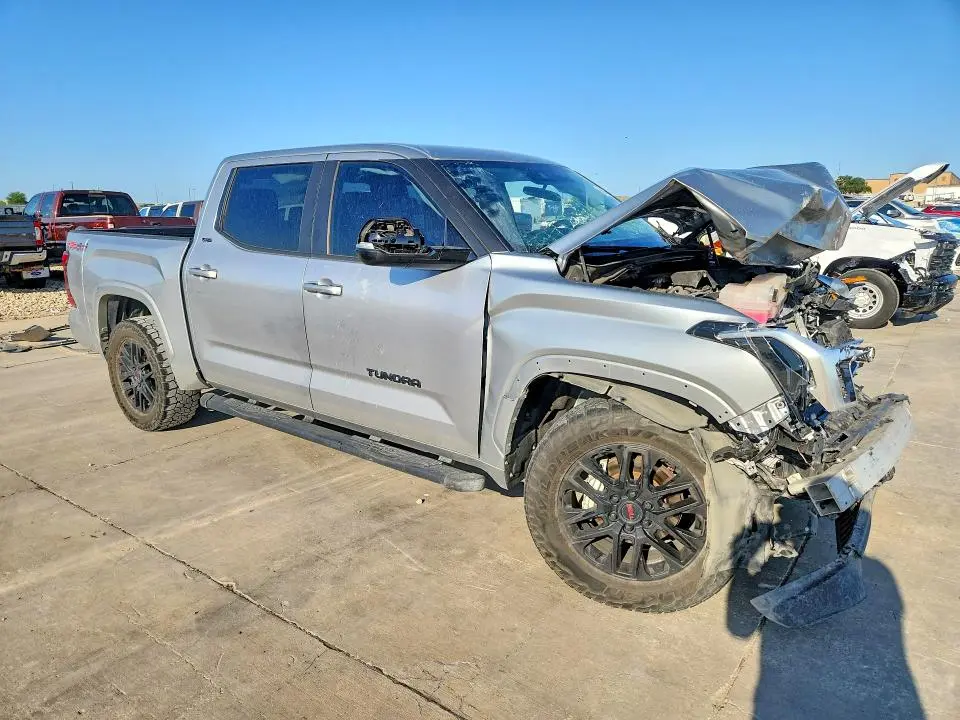 2024 TOYOTA TUNDRA SR5  