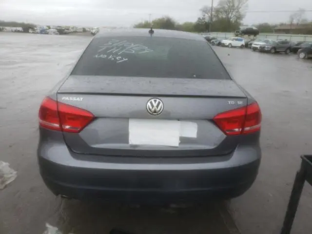 2013 VOLKSWAGEN PASSAT SE  