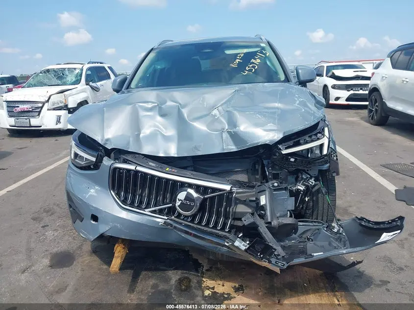 2023 VOLVO XC40 B5 PLUS BRIGHT THEME