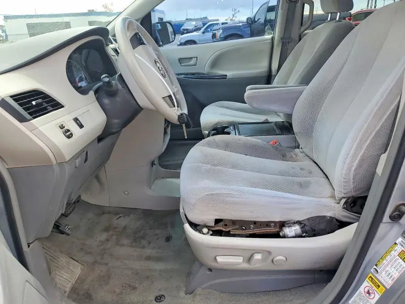 2014 TOYOTA SIENNA LE 8-PASSENGER  