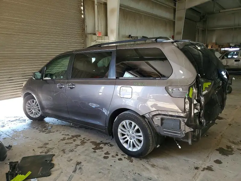 2015 TOYOTA SIENNA XLE  