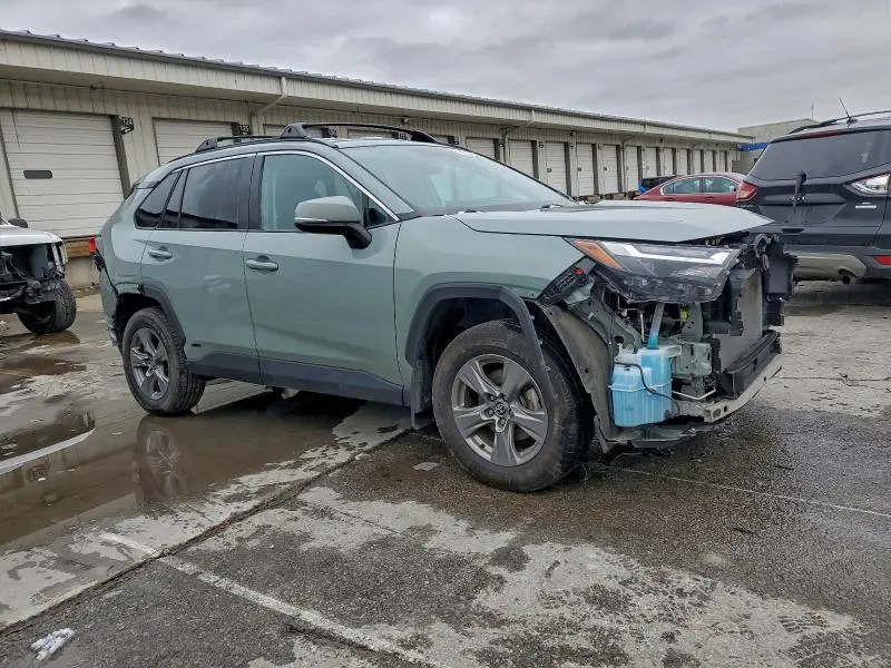 2022 TOYOTA RAV4 XLE  