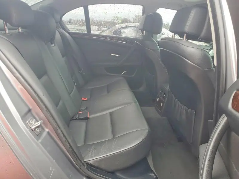 2010 BMW 528 XI  