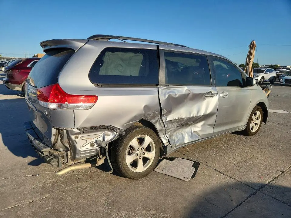 2011 TOYOTA SIENNA LE  