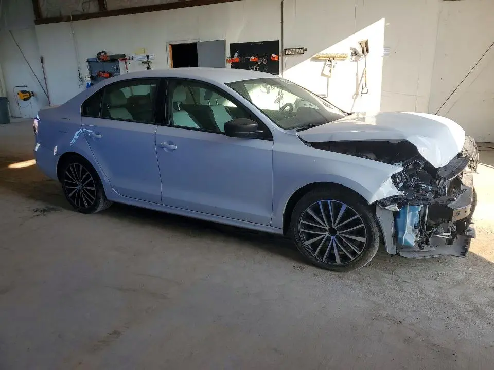 2016 VOLKSWAGEN JETTA SPORT  