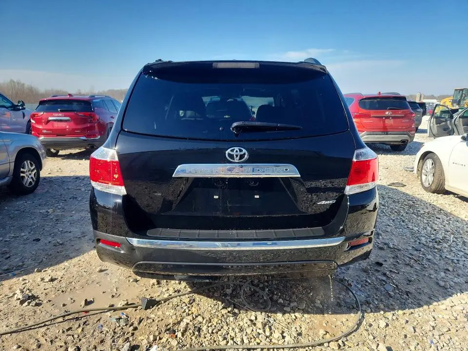 2013 TOYOTA HIGHLANDER SE  