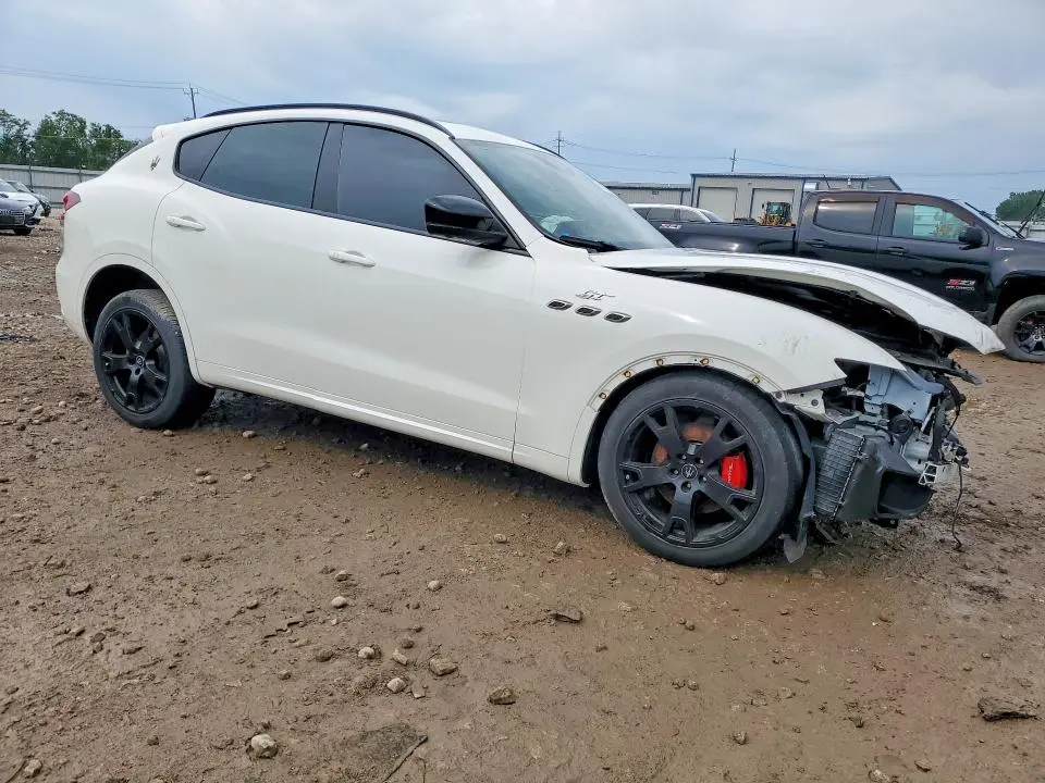 2022 MASERATI LEVANTE BASE  