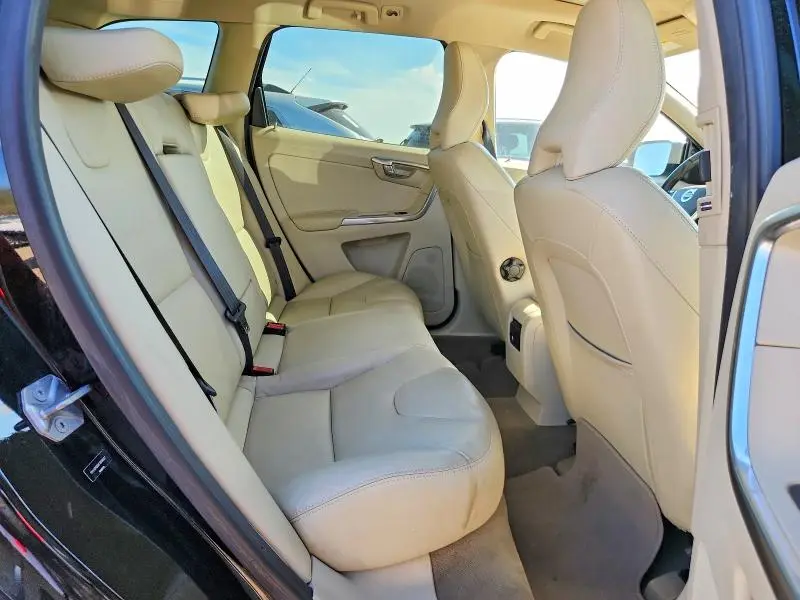 2015 VOLVO XC60 T5 PLATINUM  