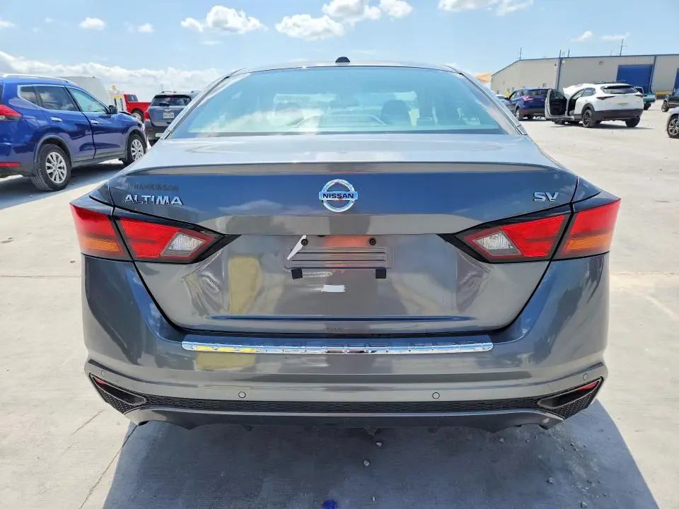 2022 NISSAN ALTIMA SV  