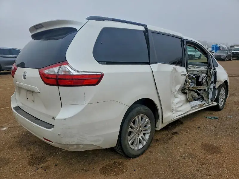 2017 TOYOTA SIENNA XLE  