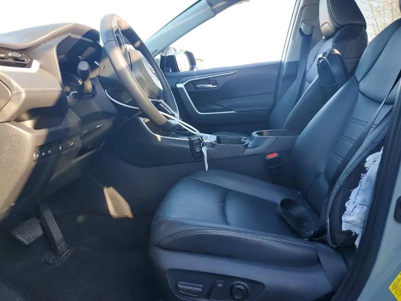 2023 TOYOTA RAV4 XLE PREMIUM  