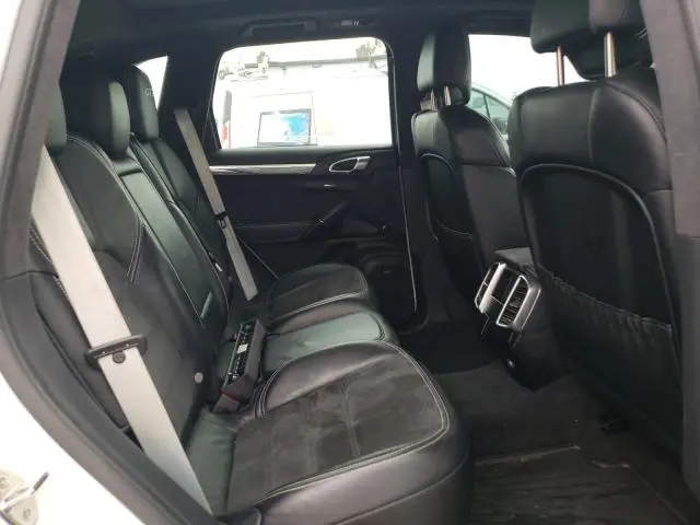2016 PORSCHE CAYENNE GTS  