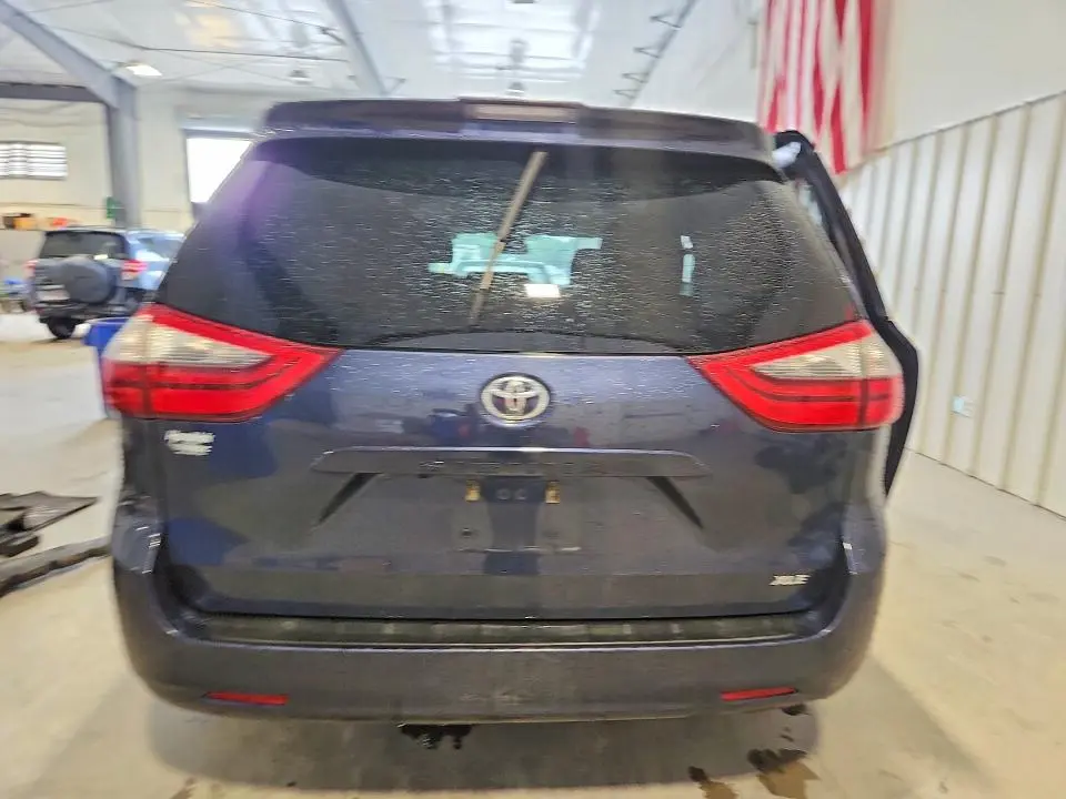 2020 TOYOTA SIENNA XLE 8-PASSENGER  