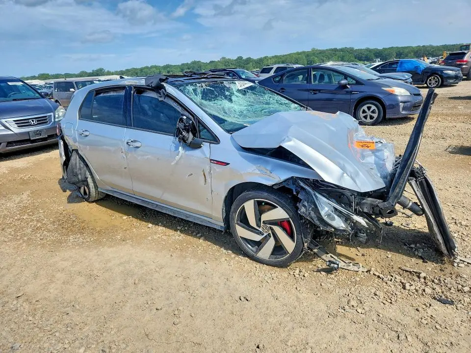 2022 VOLKSWAGEN GTI SE  