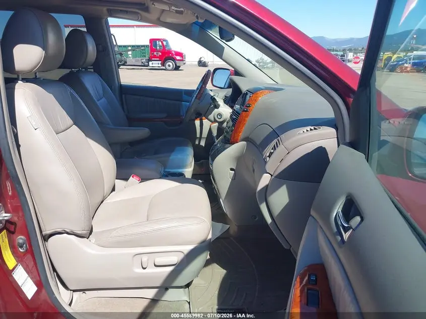 2010 TOYOTA SIENNA LIMITED
