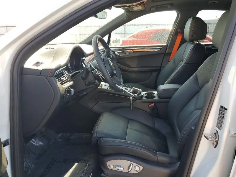 2026 PORSCHE MACAN BASE/T  