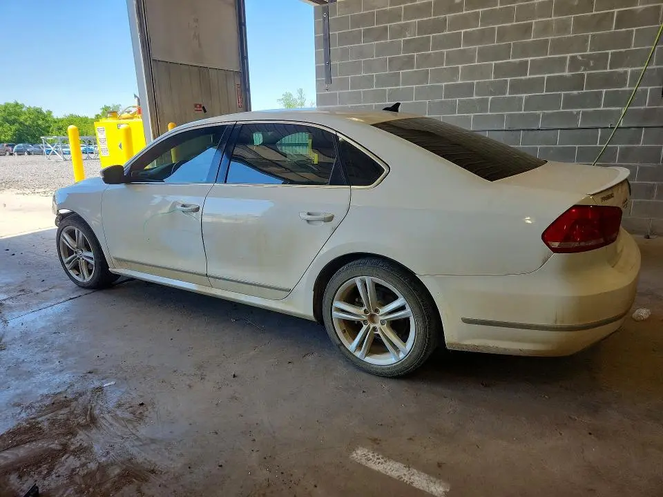2014 VOLKSWAGEN PASSAT SE  