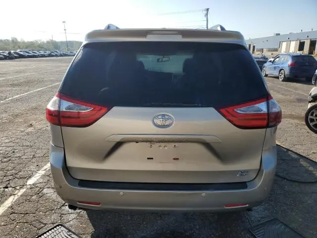 2017 TOYOTA SIENNA XLE  
