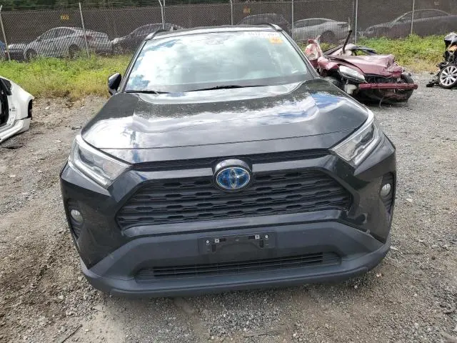 2021 TOYOTA RAV4 XLE  