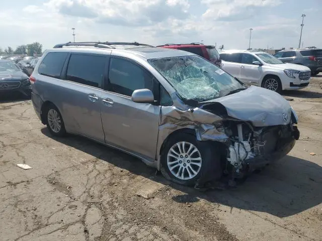 2013 TOYOTA SIENNA XLE  