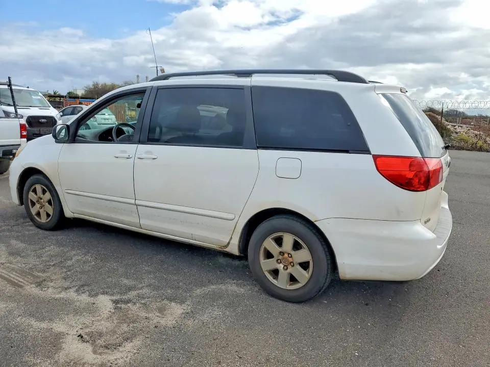 2010 TOYOTA SIENNA LE 7-PASSENGER  