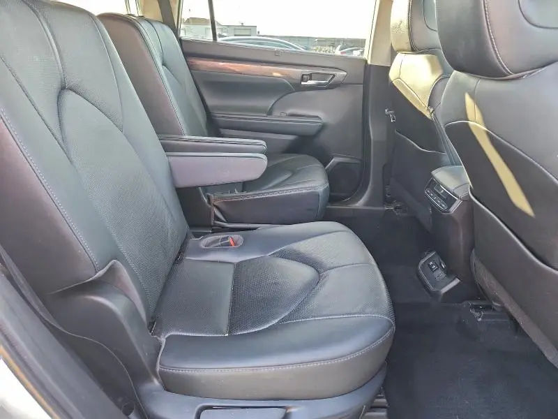 2021 TOYOTA HIGHLANDER LIMITED  