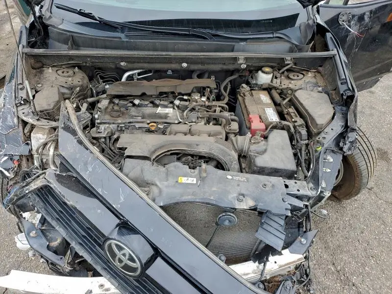 2021 TOYOTA RAV4 XLE  