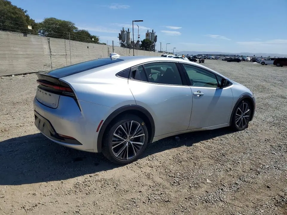 2024 TOYOTA PRIUS XLE  