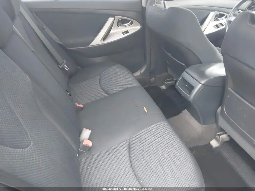 2011 TOYOTA CAMRY SE