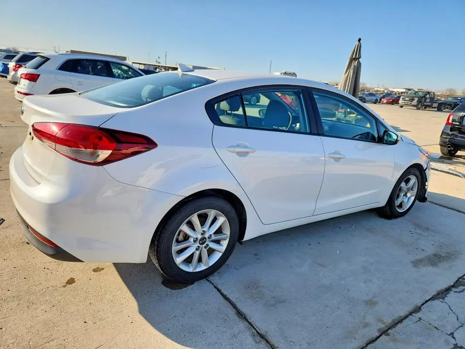 2017 KIA FORTE LX  