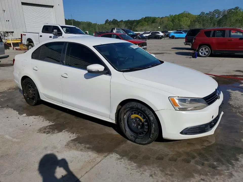 2013 VOLKSWAGEN JETTA SE  