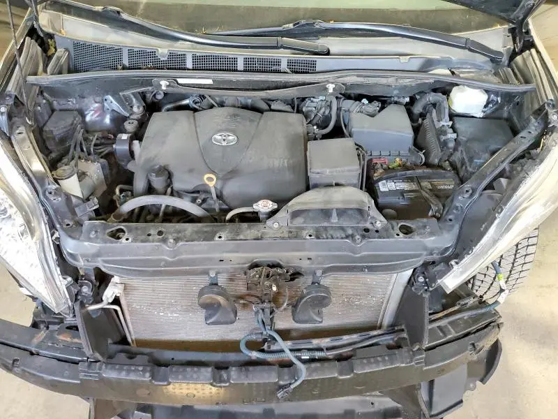 2020 TOYOTA SIENNA   