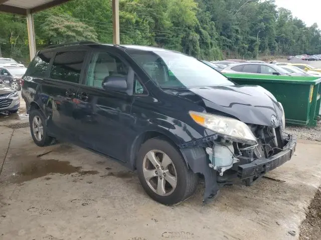 2015 TOYOTA SIENNA LE  